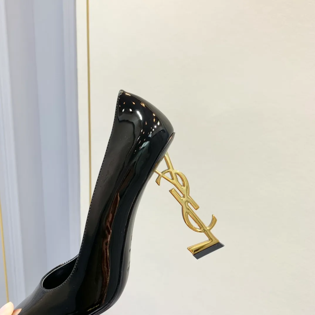 👟👟Ex-factory price 560👟👟 ysl classic letter high heels, a high-heeled item that is directly regarded as a god, elegant in capital letters! Selected imported calfskin material, crystal sheepskin lining, Italian imported cowhide sole, perfect shoe shape, fine routing, electroplated letter steel heels! Quality 35-39 (40 41 42 customized, non-refundable and non-exchangeable)